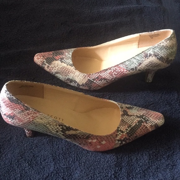 Karen Scott Multicolored Snakeskin Heels/Pumps 9 - Picture 2 of 7